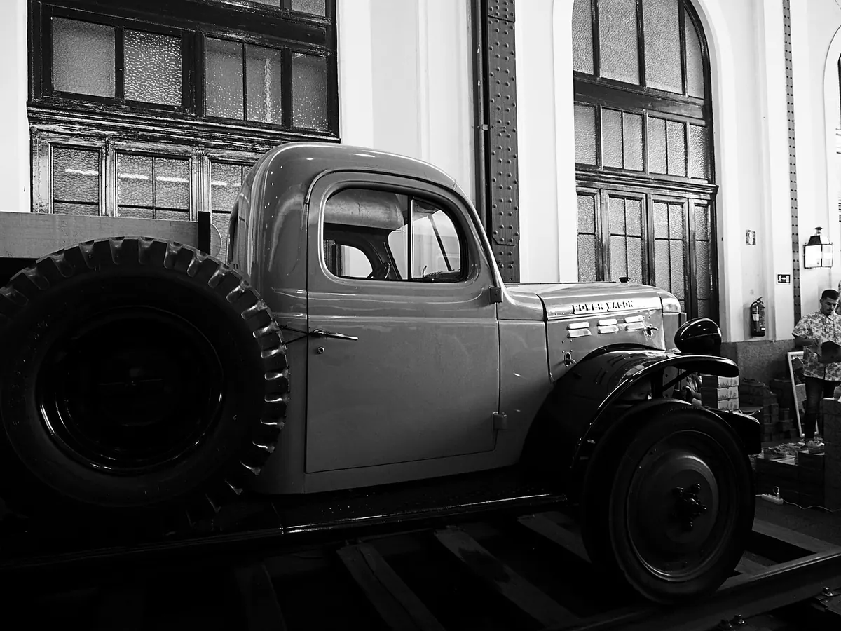 From Steam Wagons to Articulated Semis: A Timeline of Lorry Design Milestones